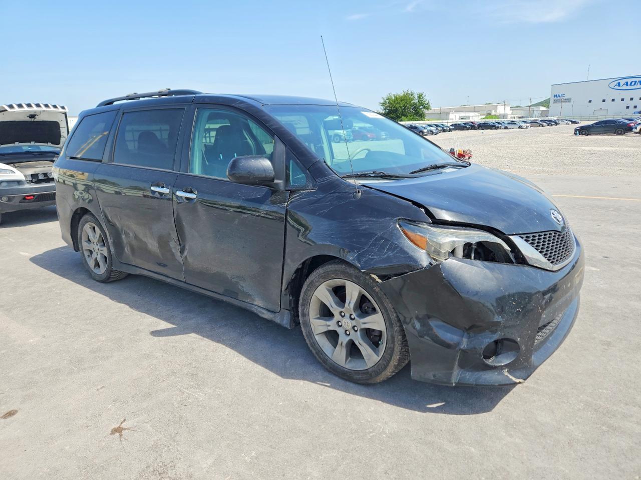 2014 Toyota Sienna Sport - zdjęcie 4