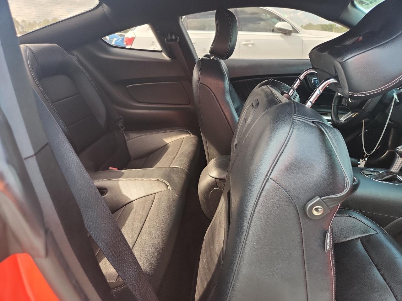 2015 Ford Mustang - zdjęcie 10