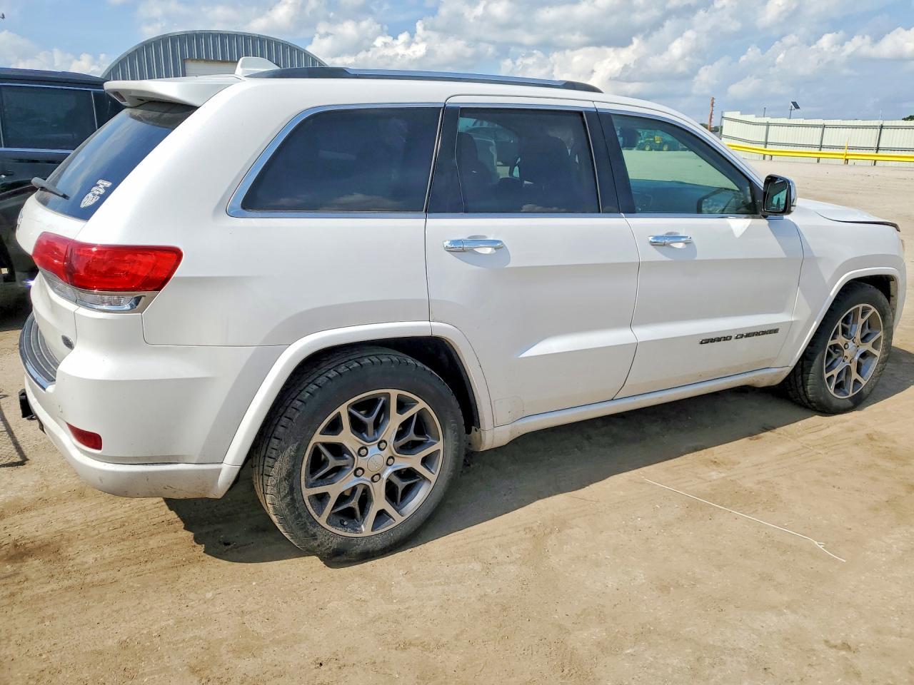 2020 Jeep Grand Cherokee Overland - zdjęcie 3