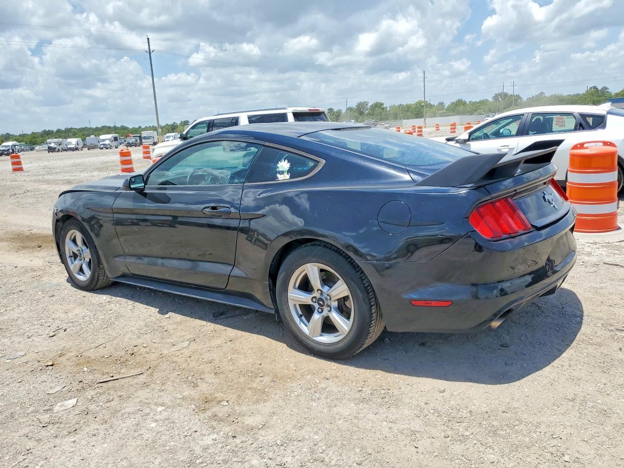2016 Ford Mustang - zdjęcie 2