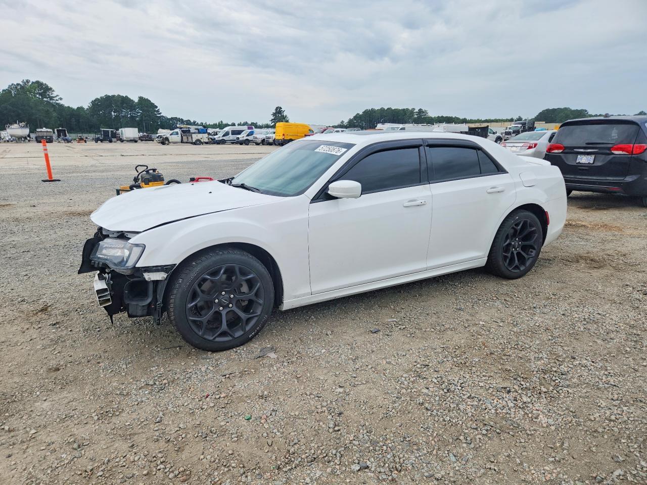 2020 Chrysler 300 S - zdjęcie główne
