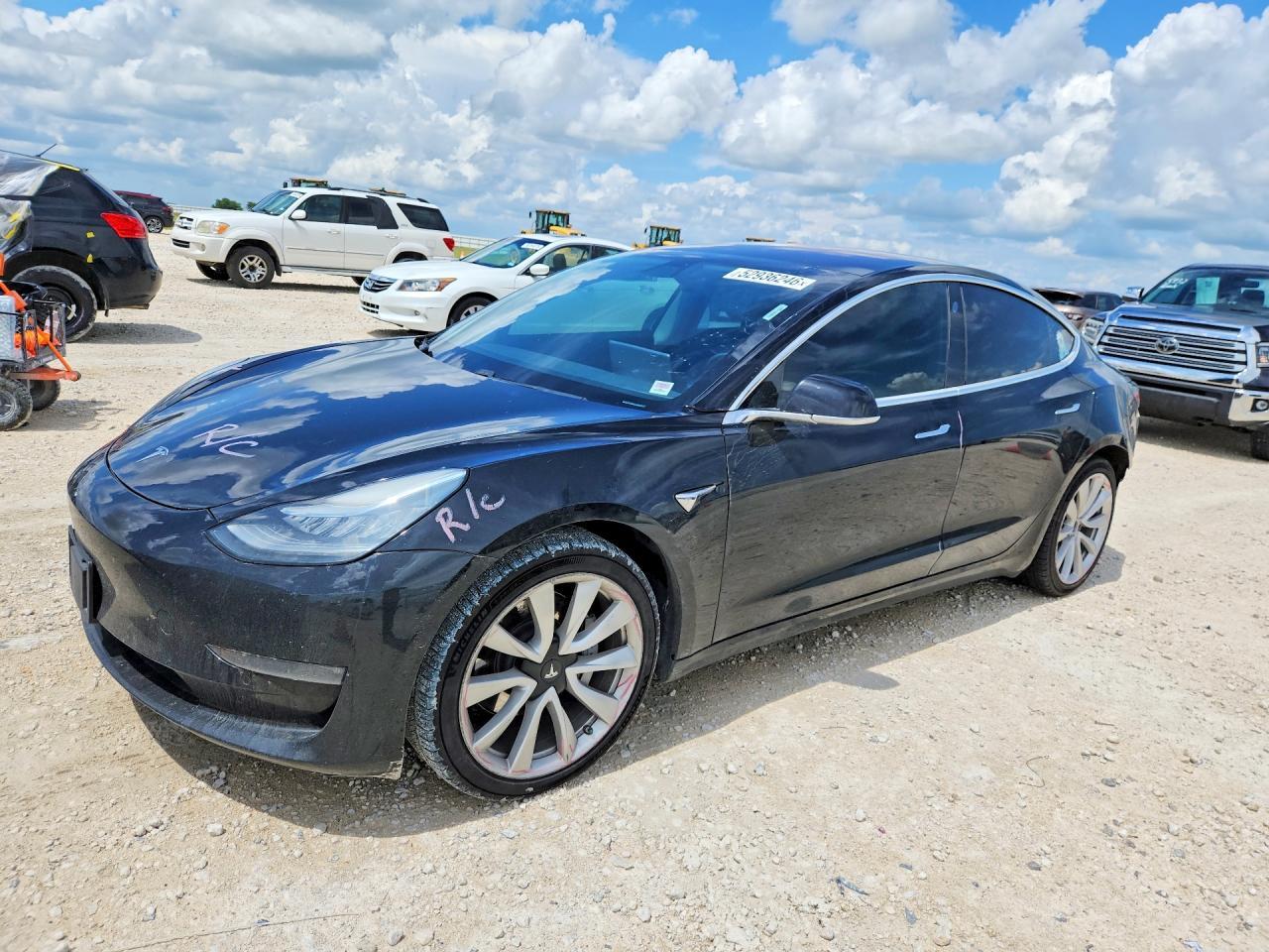 2018 Tesla Model 3 - zdjęcie główne