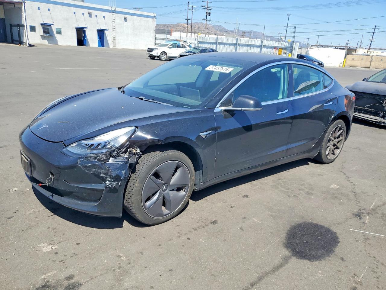 2019 Tesla Model 3 - zdjęcie główne
