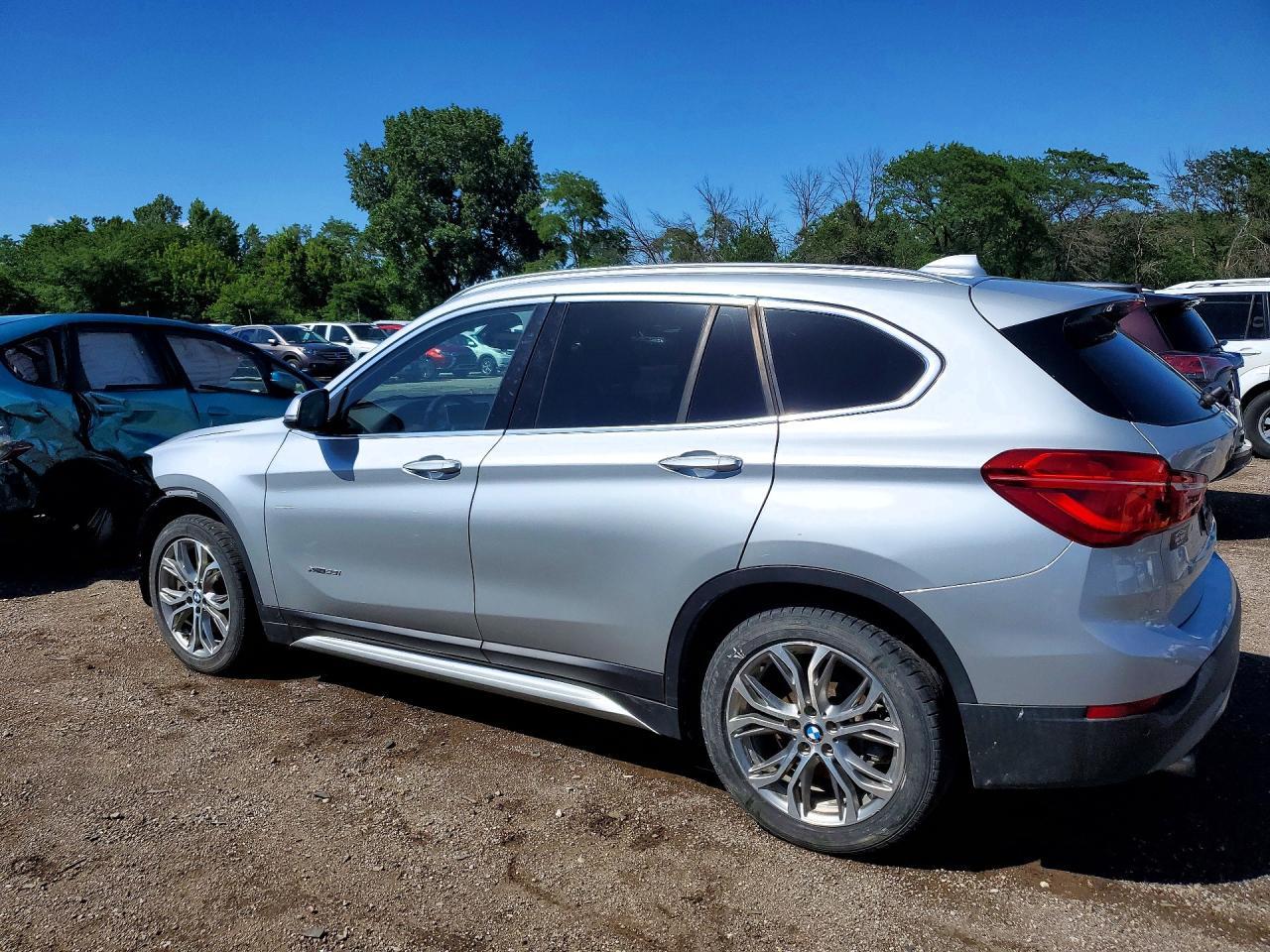 2017 BMW X1 xDrive28I - zdjęcie 2