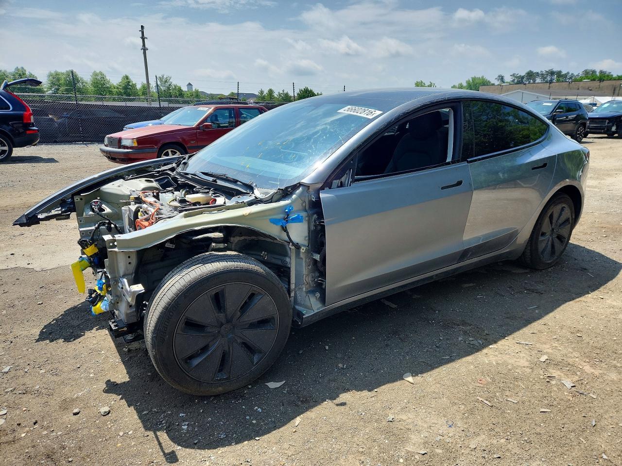 2025 Tesla Model 3 - zdjęcie główne