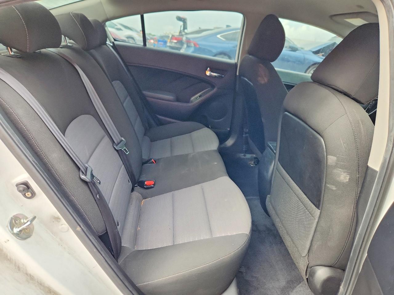 2017 Kia Forte S - zdjęcie 10