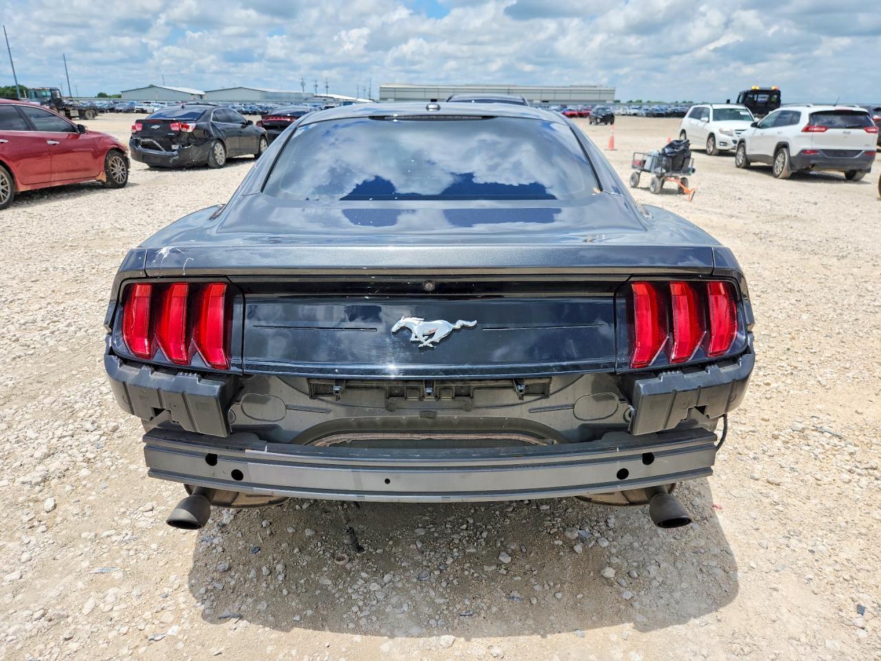 2019 Ford Mustang - zdjęcie 6
