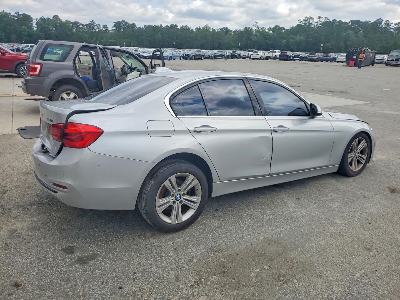 2017 BMW 330 I - zdjęcie 3