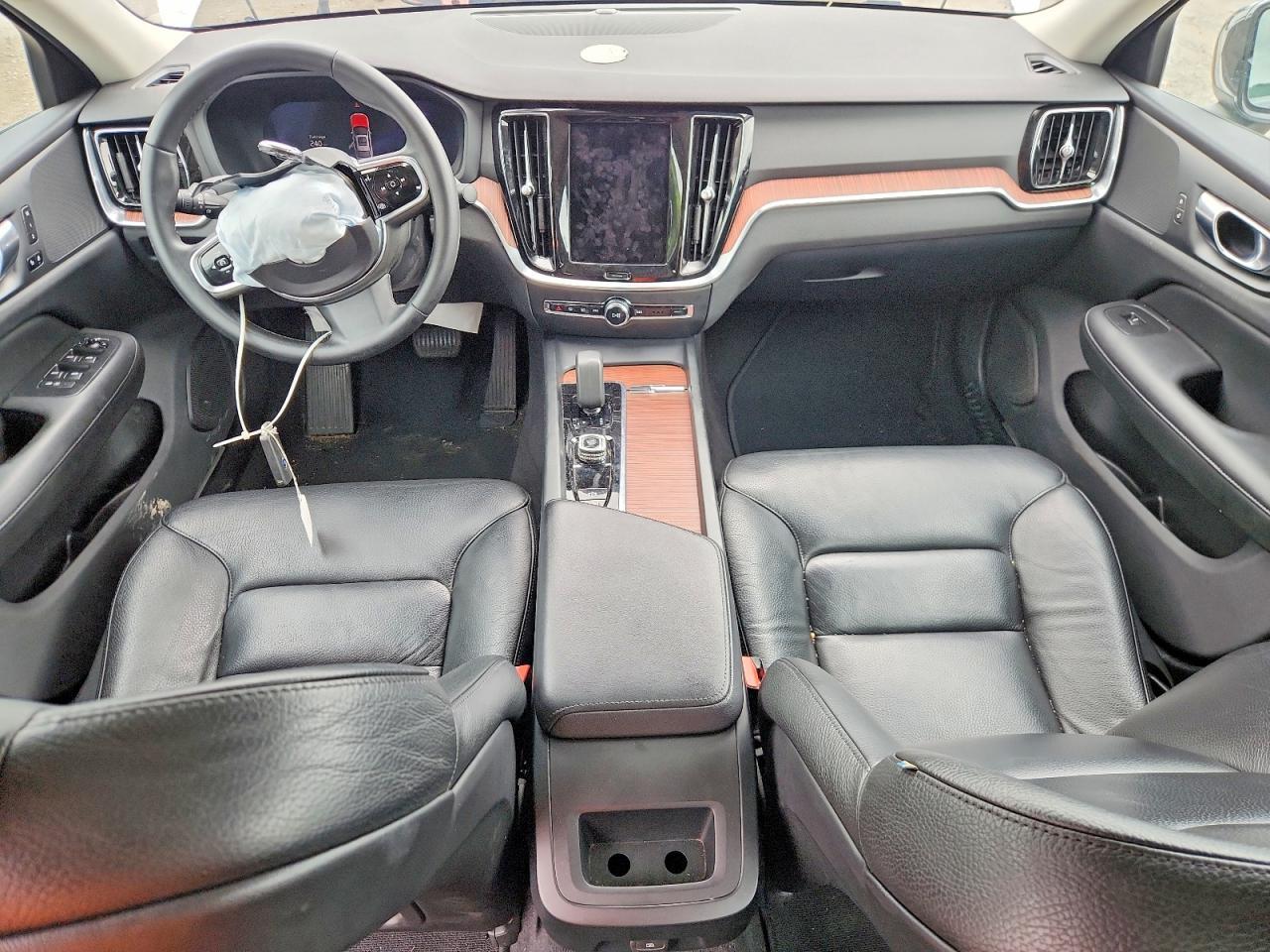 2024 Volvo S60 Plus - zdjęcie 8