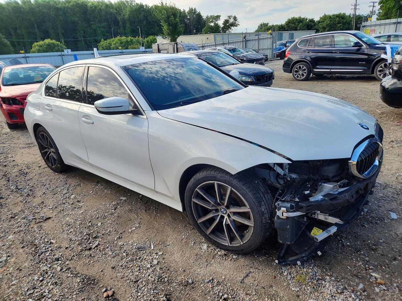 2021 BMW 330I - zdjęcie 4