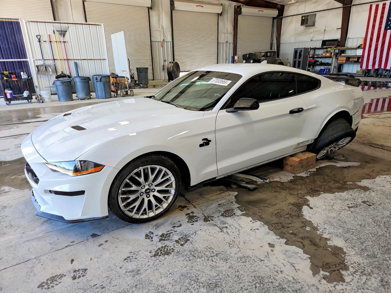 2021 Ford Mustang Gt - zdjęcie główne