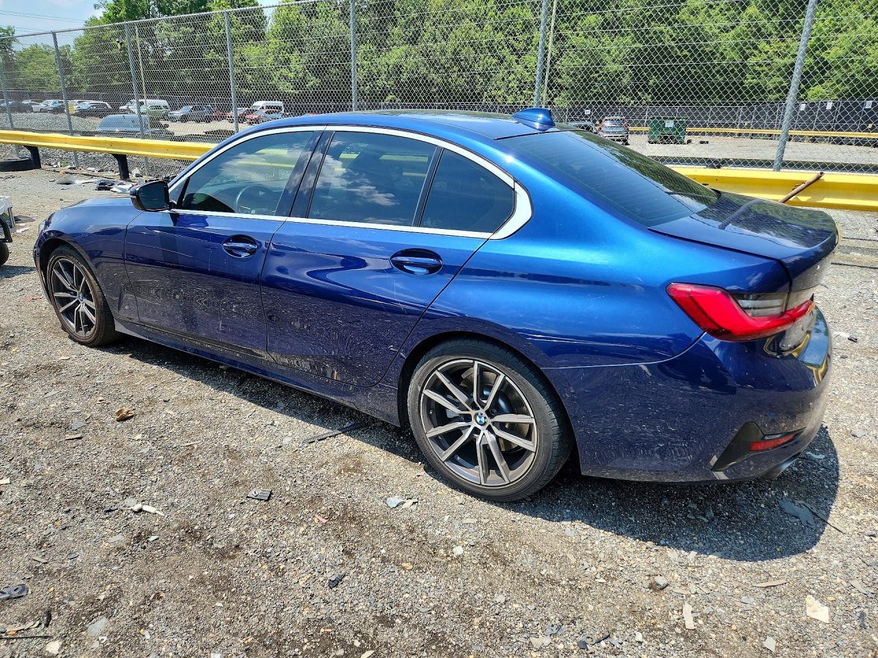 2020 BMW 330I - zdjęcie 2
