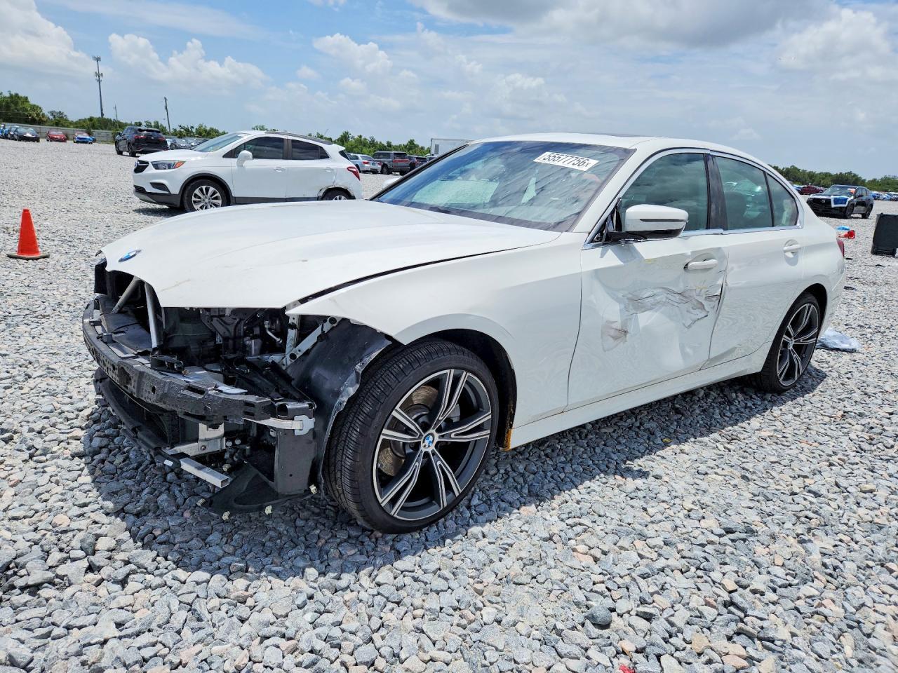 2021 BMW 330Xi - zdjęcie główne