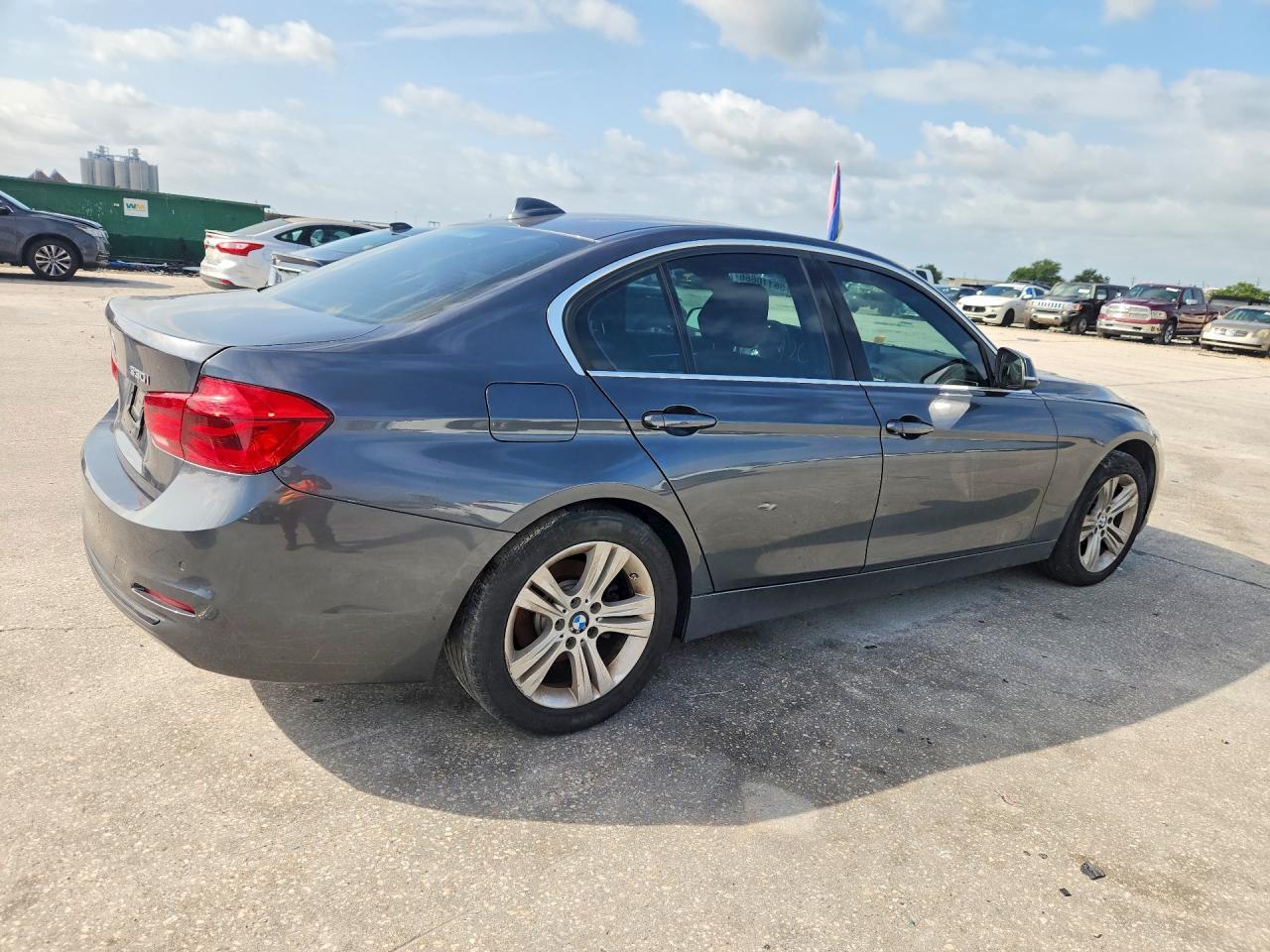 2018 BMW 330 I - zdjęcie 3