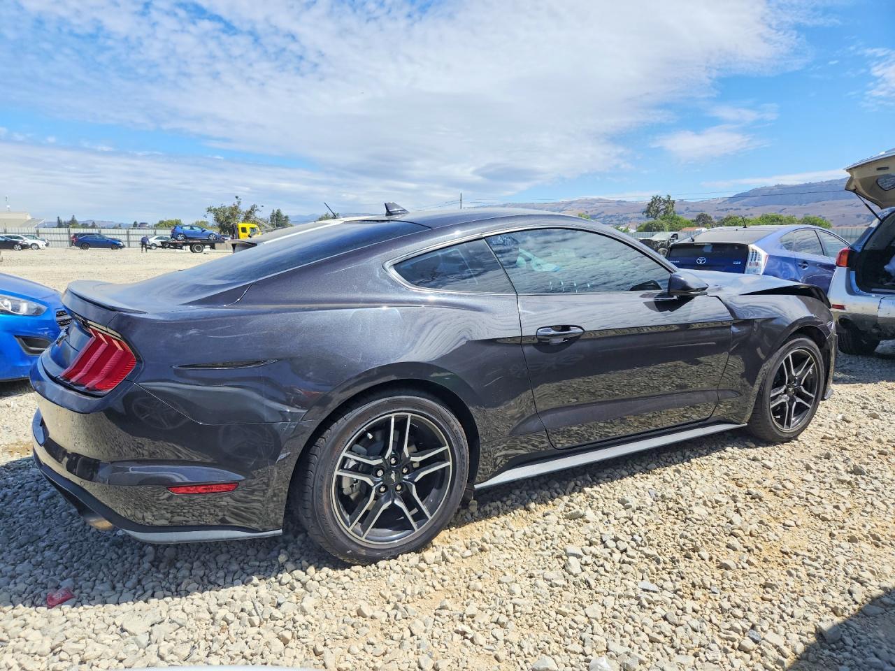2022 Ford Mustang - zdjęcie 3