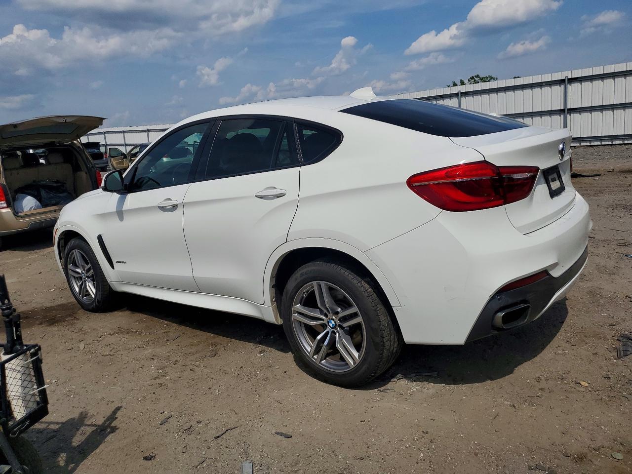 2015 BMW X6 xDrive50I - zdjęcie 2