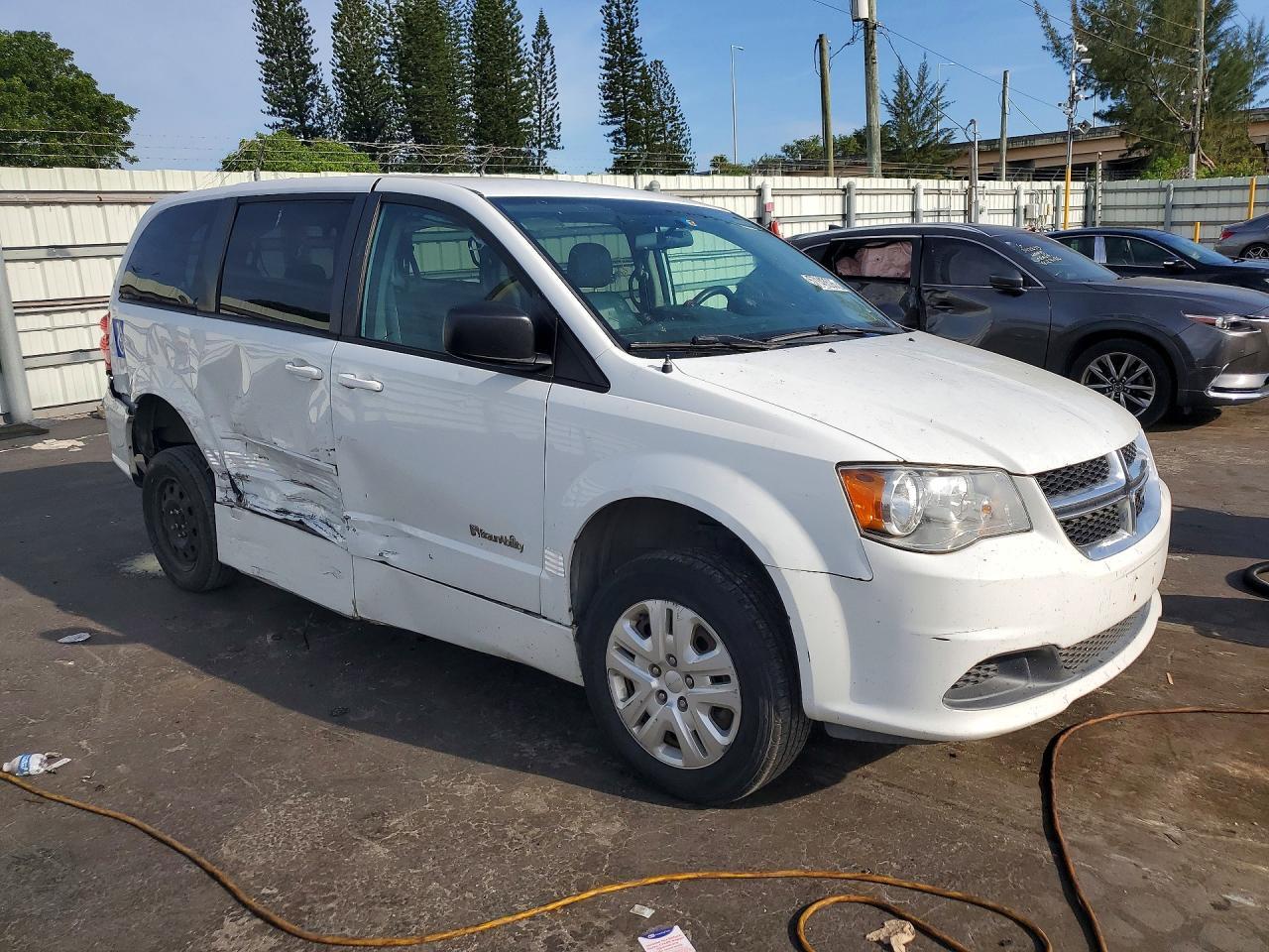 2017 Dodge Grand Caravan Se - zdjęcie 4