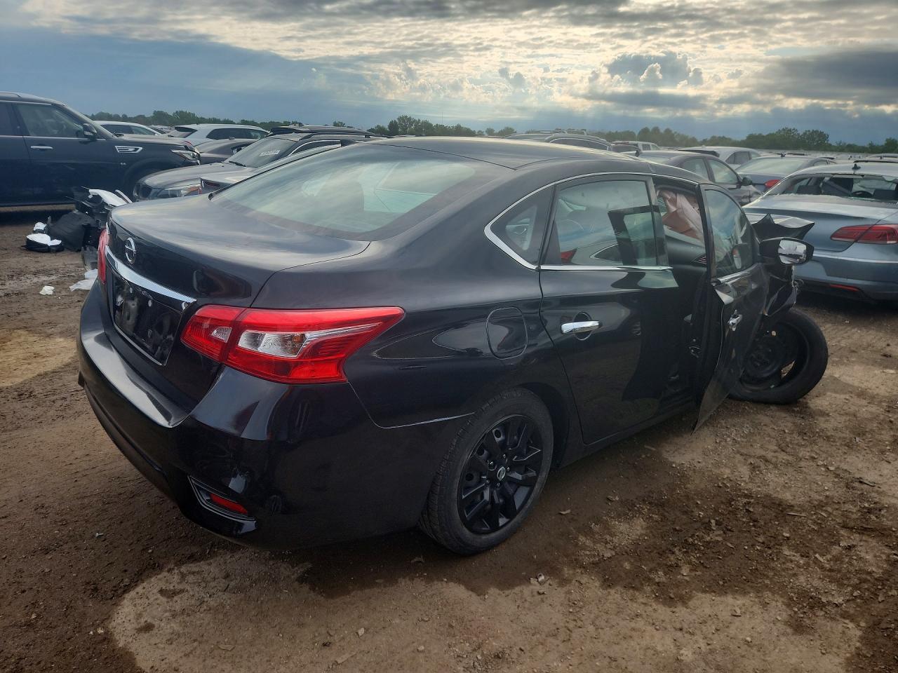 2019 Nissan Sentra S - zdjęcie 3