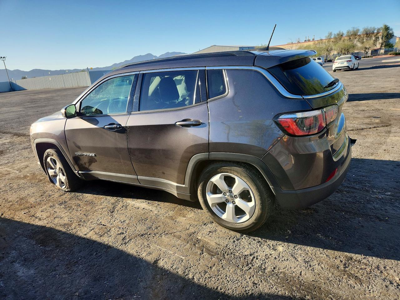 2019 Jeep Compass Latitude - zdjęcie 2