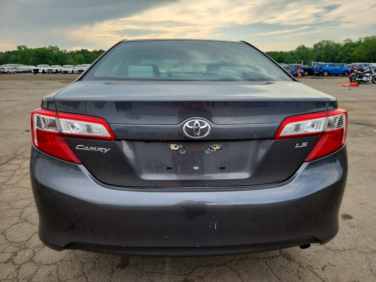 2014 Toyota Camry Le - zdjęcie 11