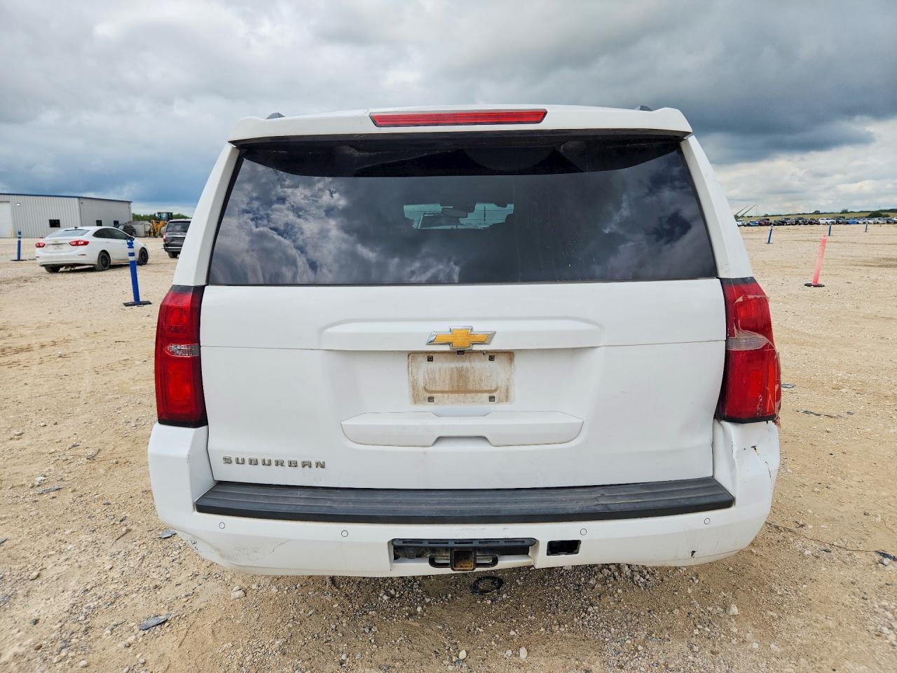 2016 Chevrolet Suburban C1500 Lt - zdjęcie 6