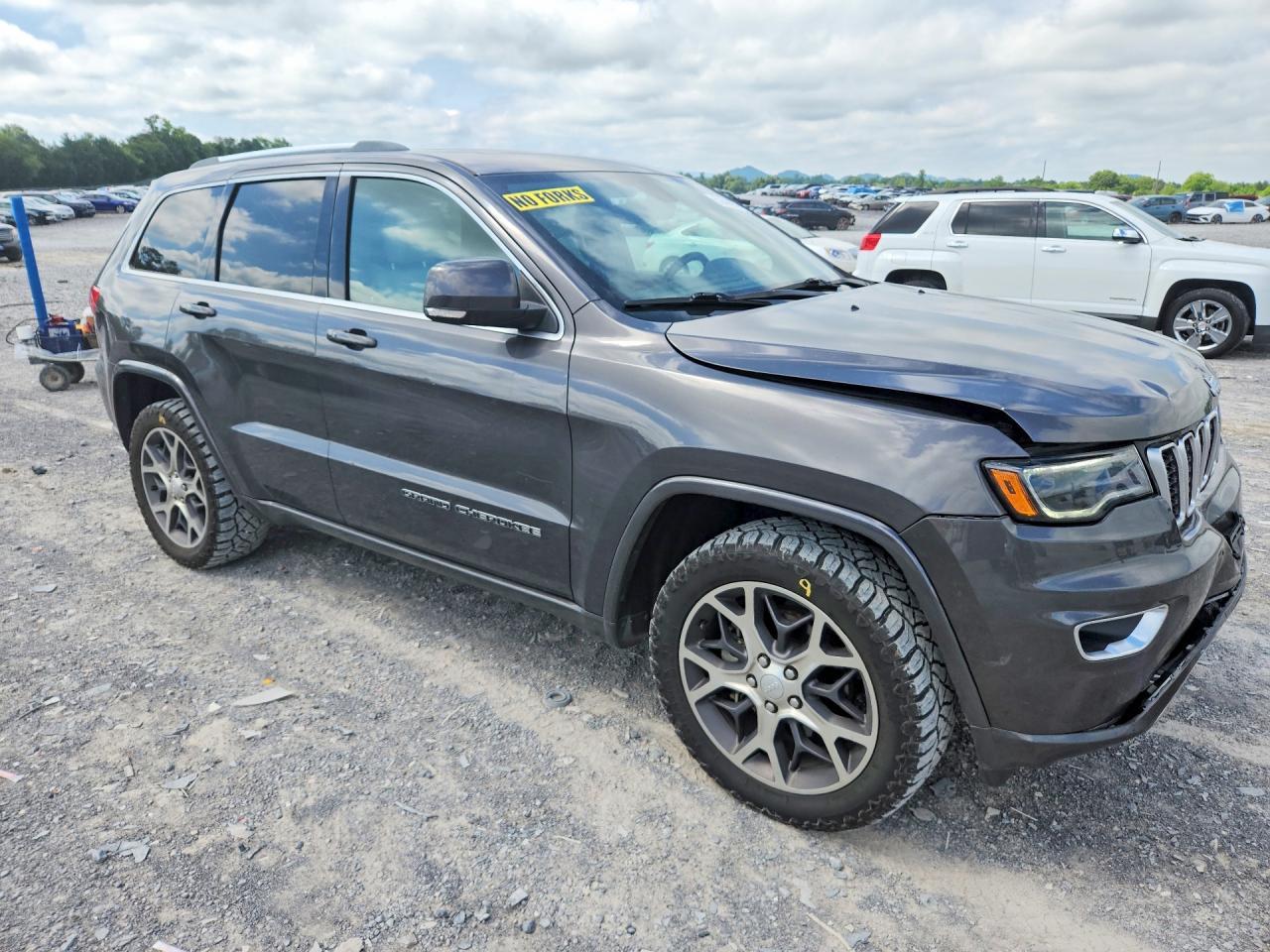 2018 Jeep Grand Cherokee - zdjęcie 4