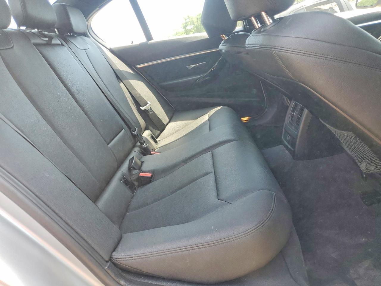 2018 BMW Seria 3 330i - zdjęcie 10