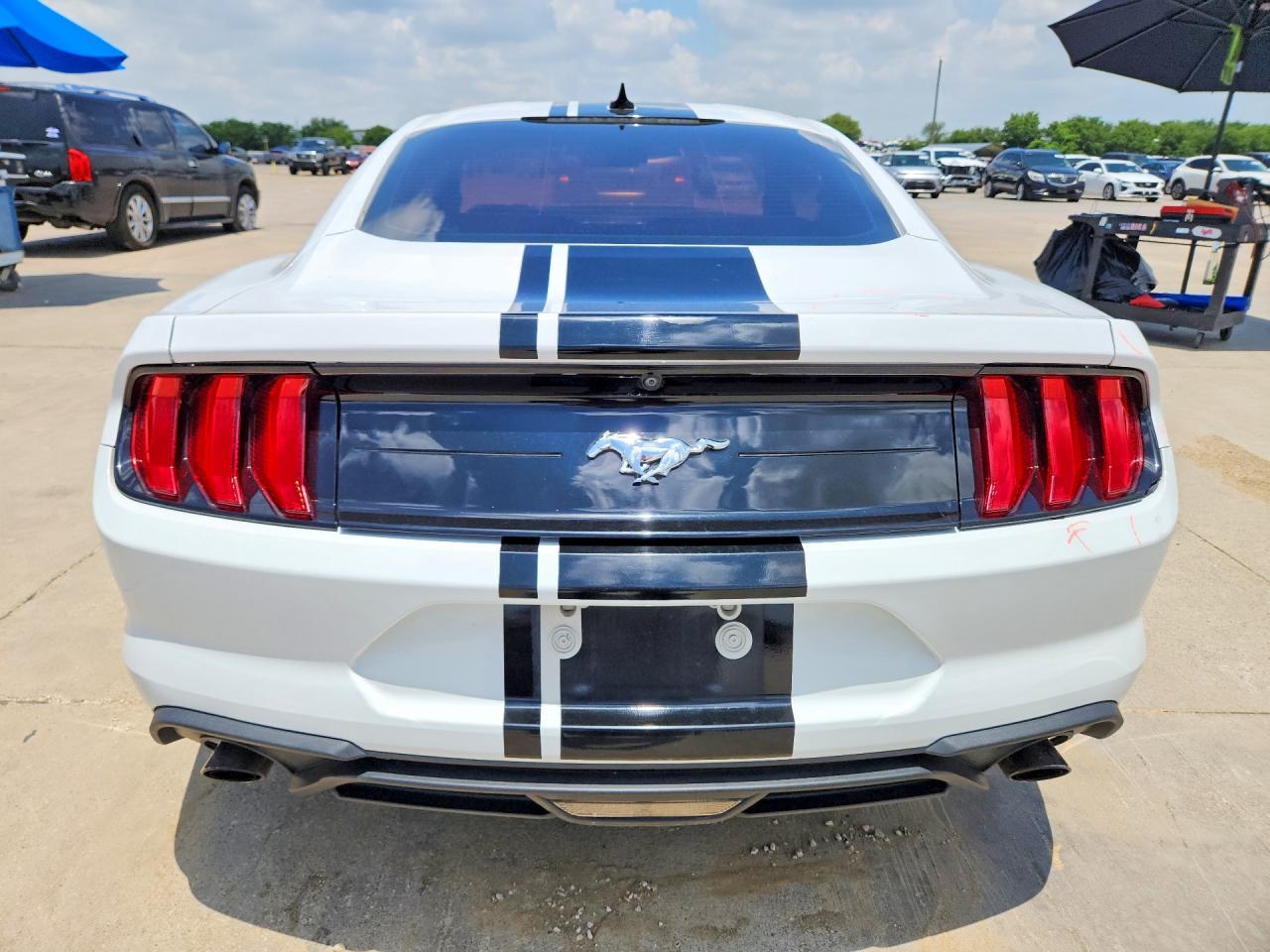 2022 Ford Mustang - zdjęcie 6