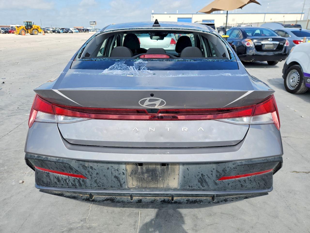 2024 Hyundai Elantra Se - zdjęcie 6