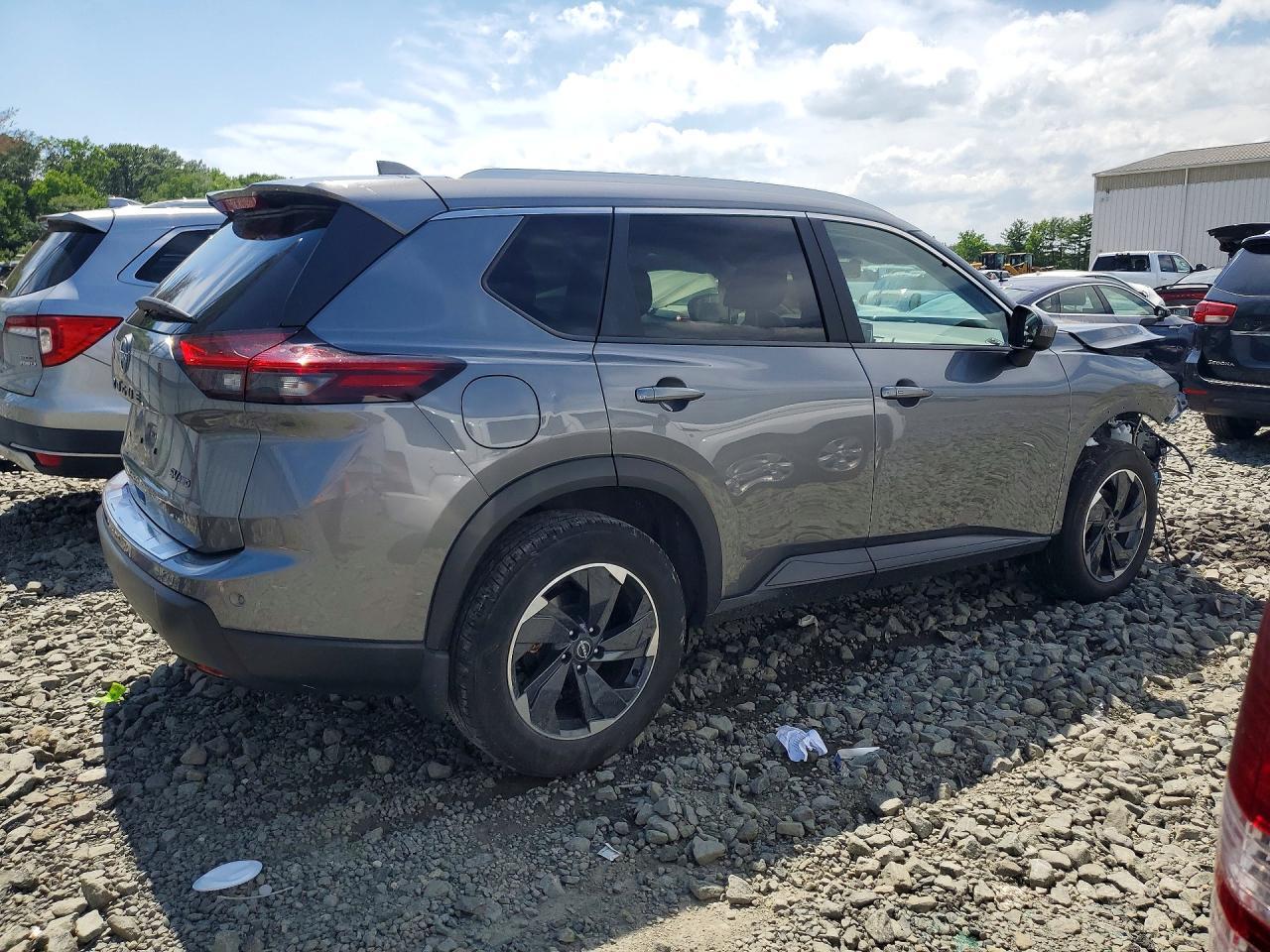 2024 Nissan Rogue Sv - zdjęcie 3
