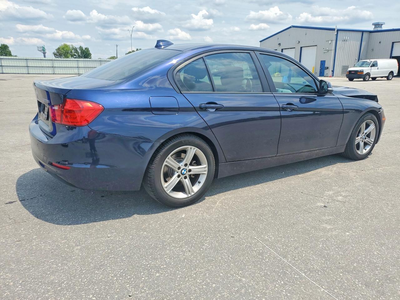 2013 BMW 328 I - zdjęcie 3