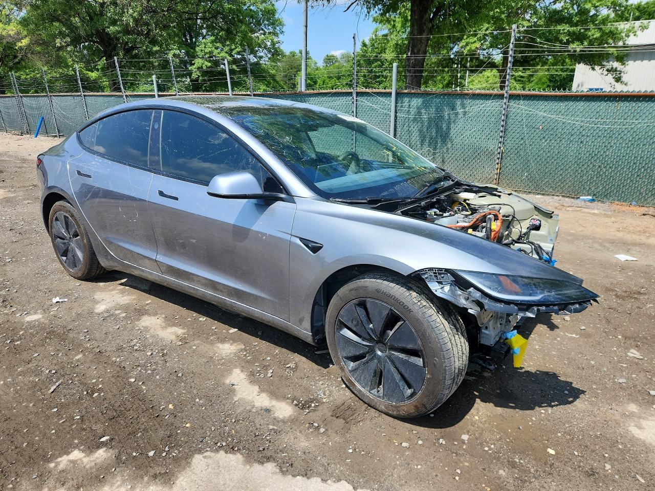 2025 Tesla Model 3 - zdjęcie 4