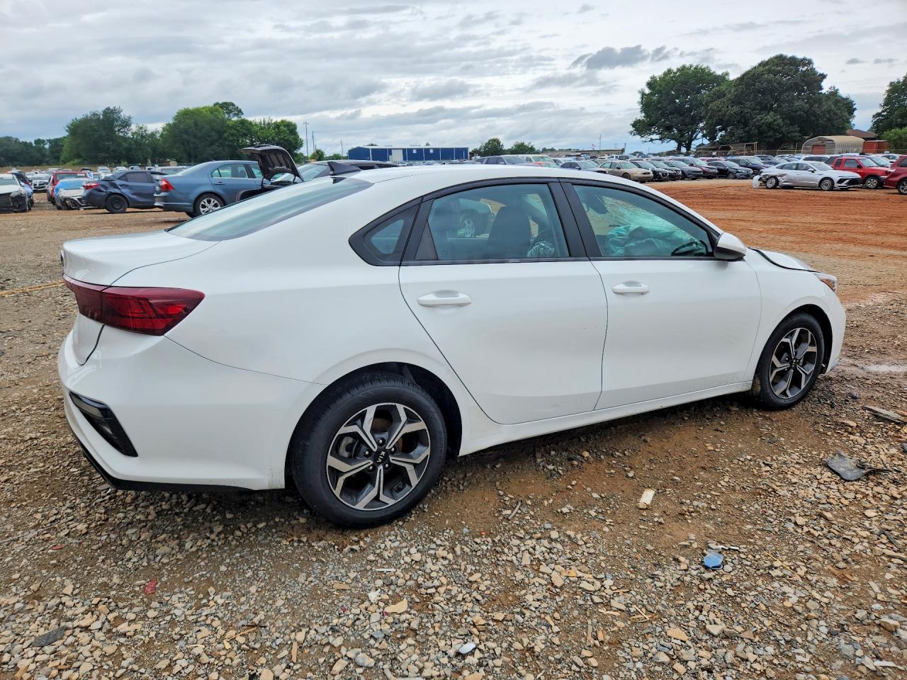 2021 Kia Forte Lxs - zdjęcie 3