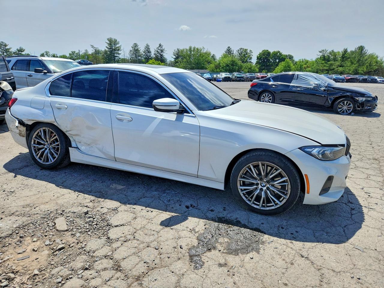 2024 BMW Seria 3 330i - zdjęcie 4