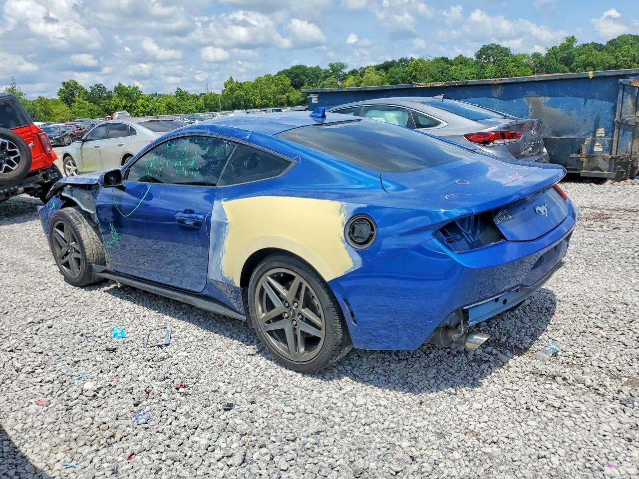 2024 Ford Mustang - zdjęcie 2