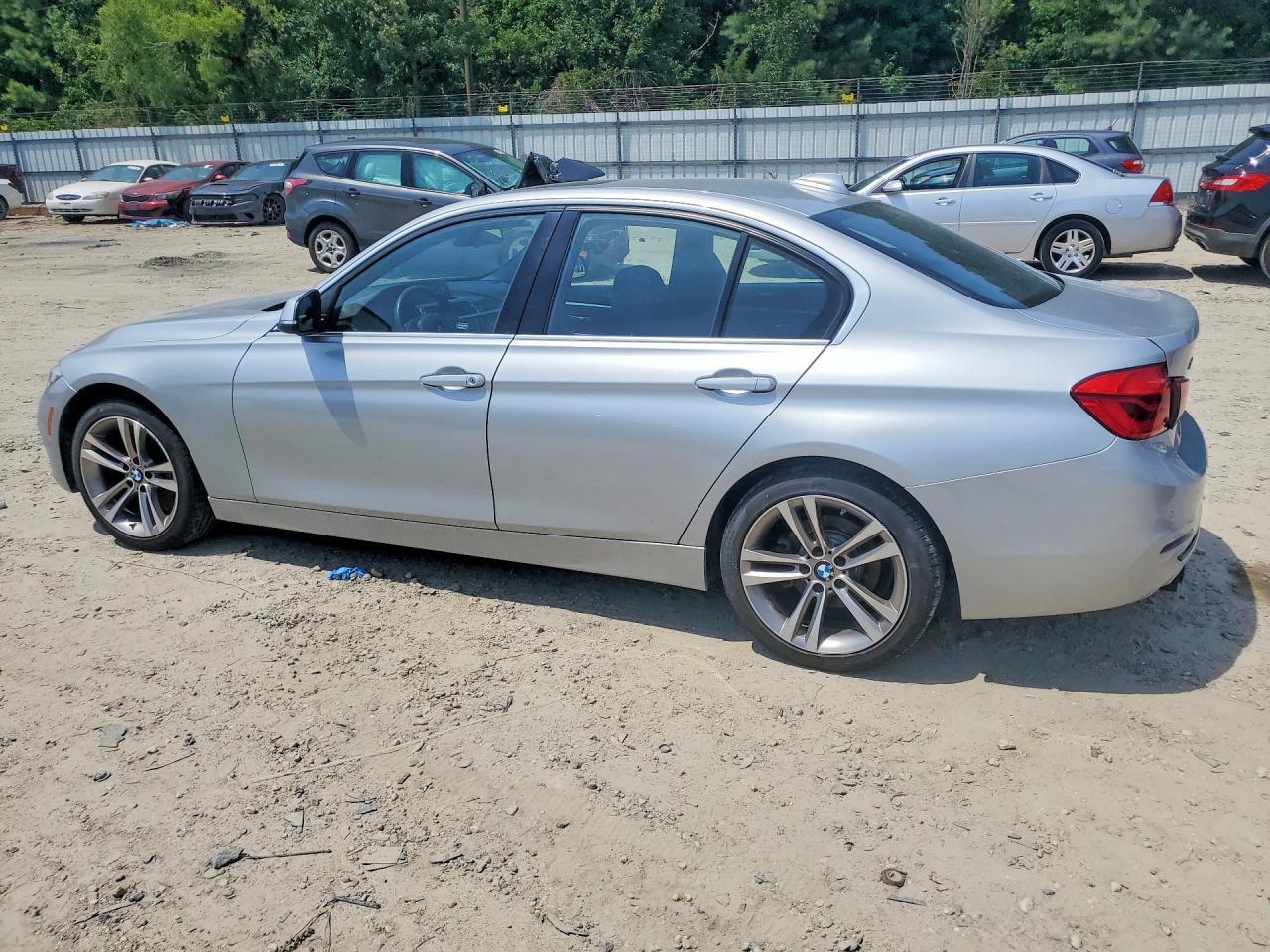 2018 BMW Seria 3 330i - zdjęcie 2