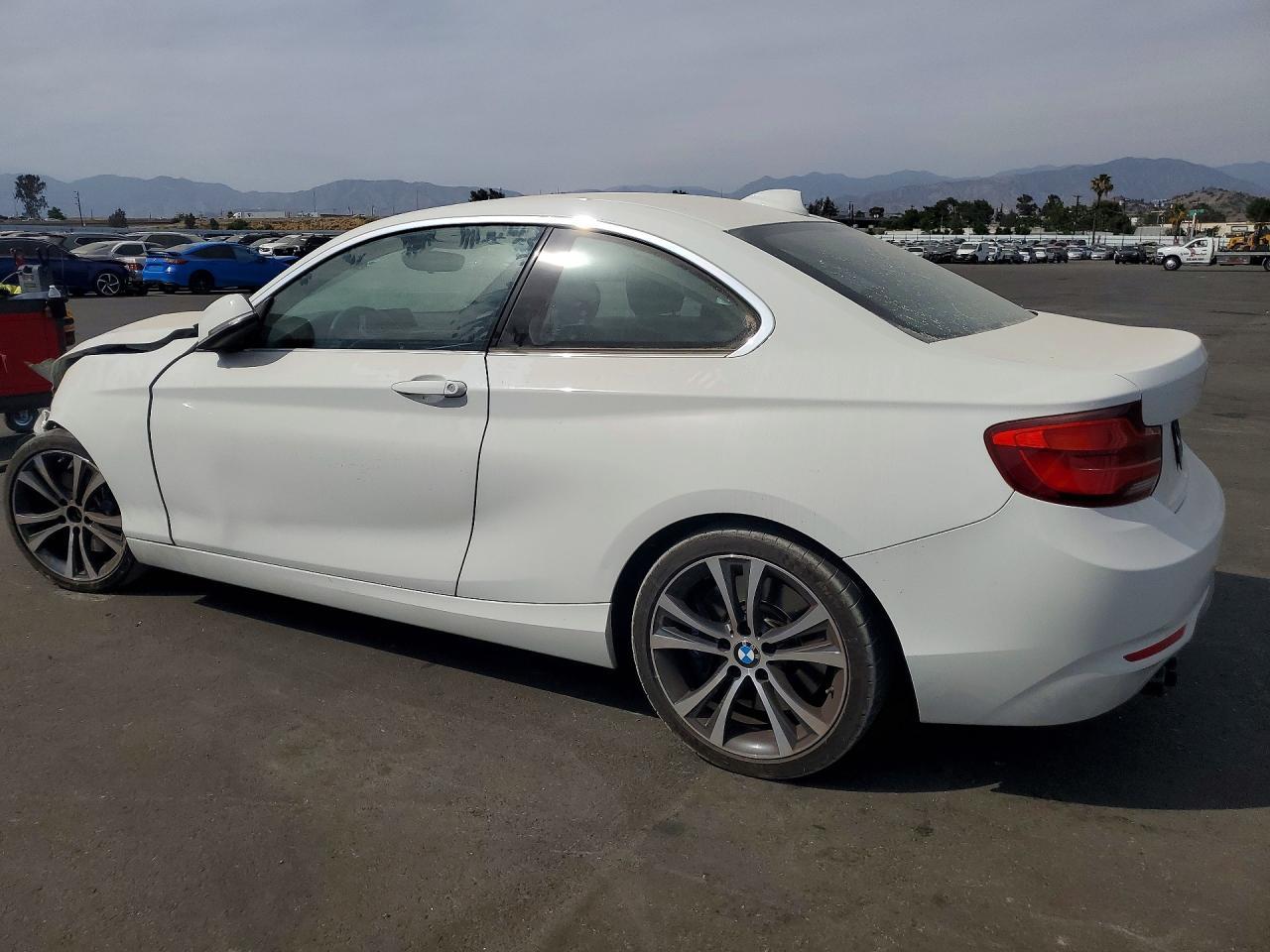 BMW Seria 2 - zdjęcie 2