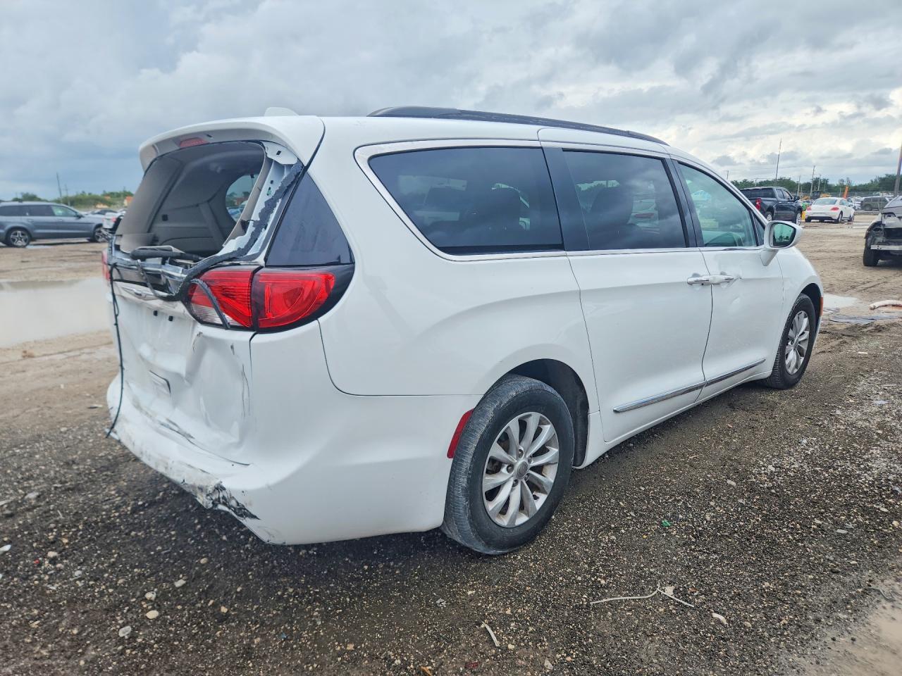 2017 Chrysler Pacifica Touring L - zdjęcie 3