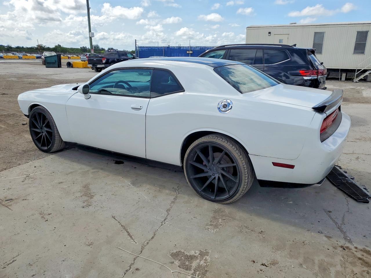 Dodge Challenger - zdjęcie 2