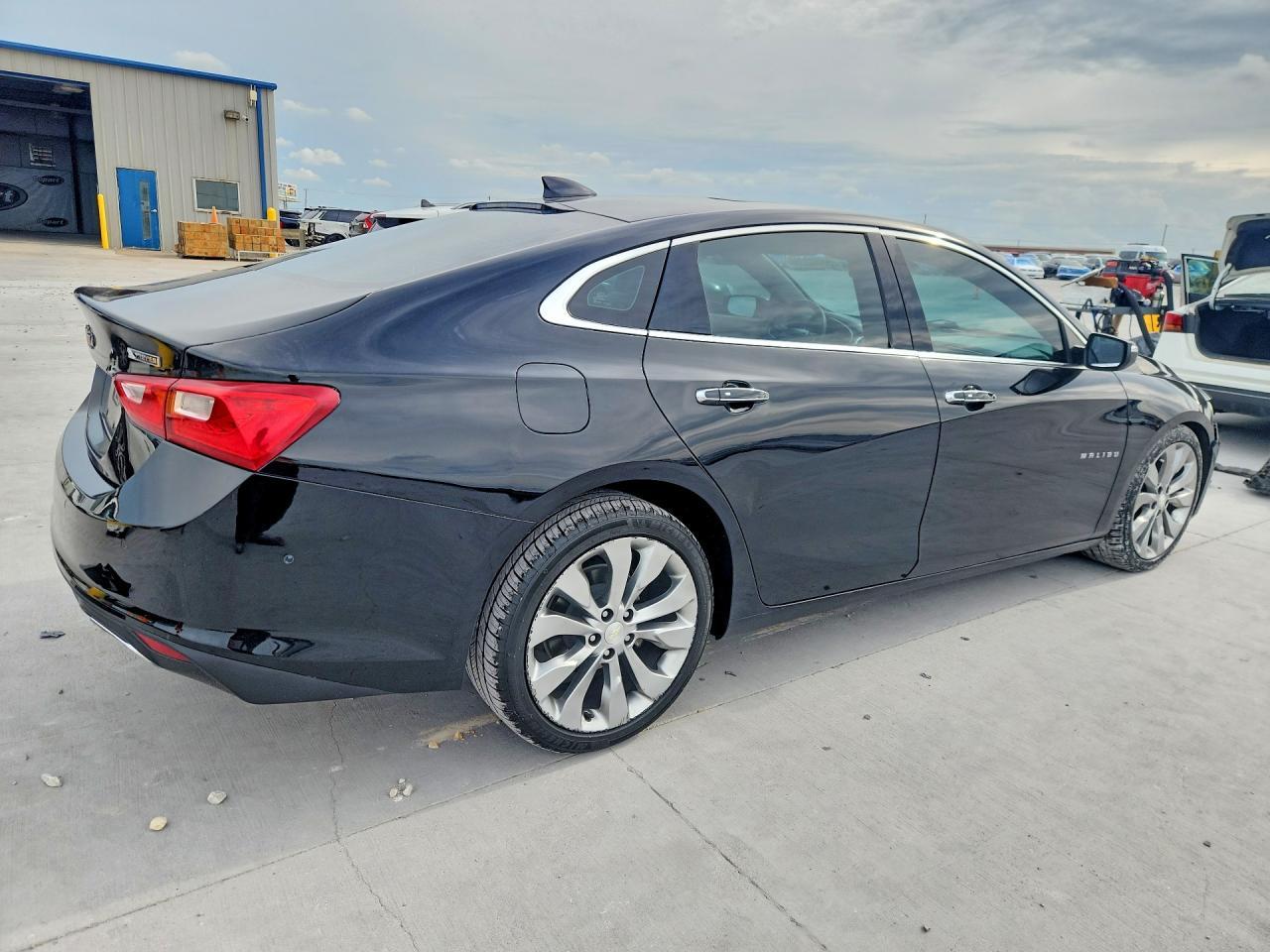 2017 Chevrolet Malibu Premier - zdjęcie 3