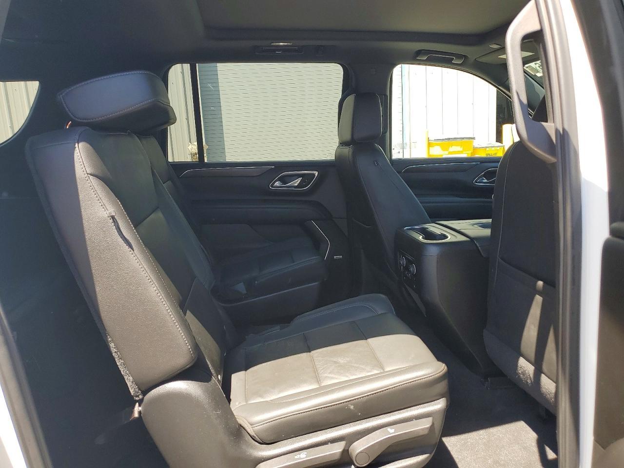 2021 Chevrolet Suburban K1500 Z71 - zdjęcie 11