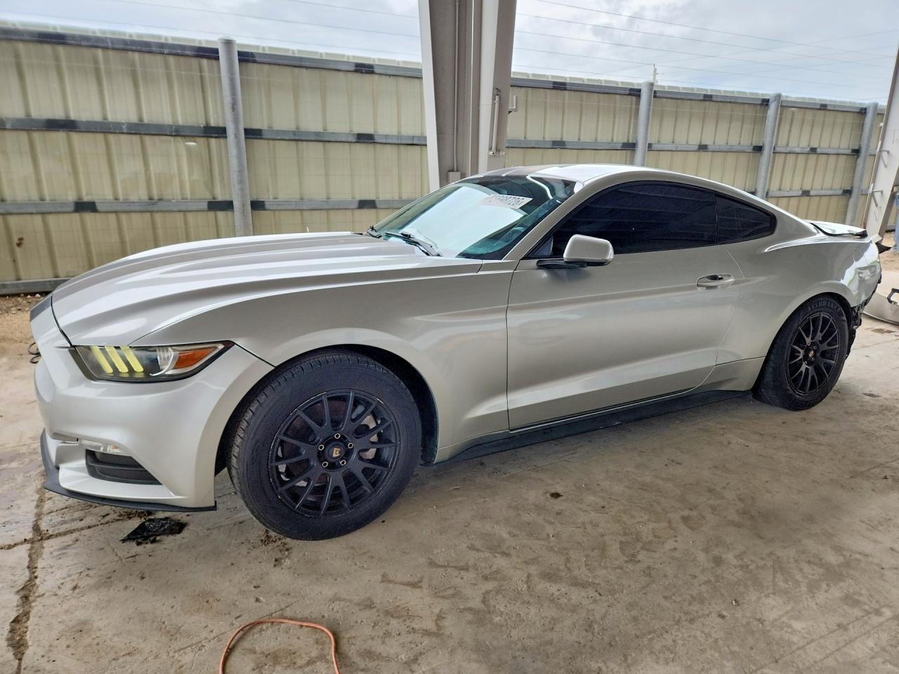 2017 Ford Mustang - zdjęcie główne