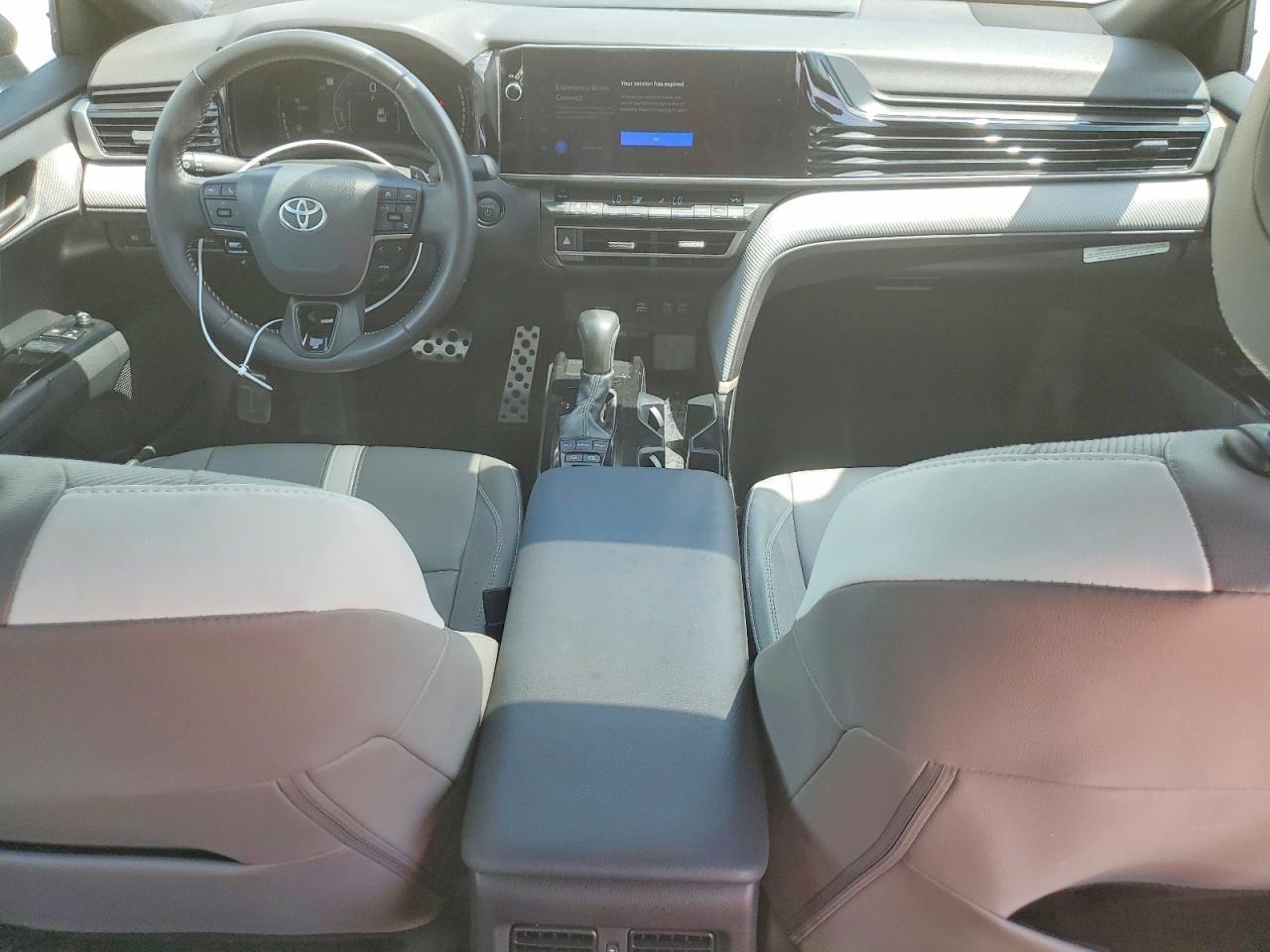 2025 Toyota Camry Se - zdjęcie 8