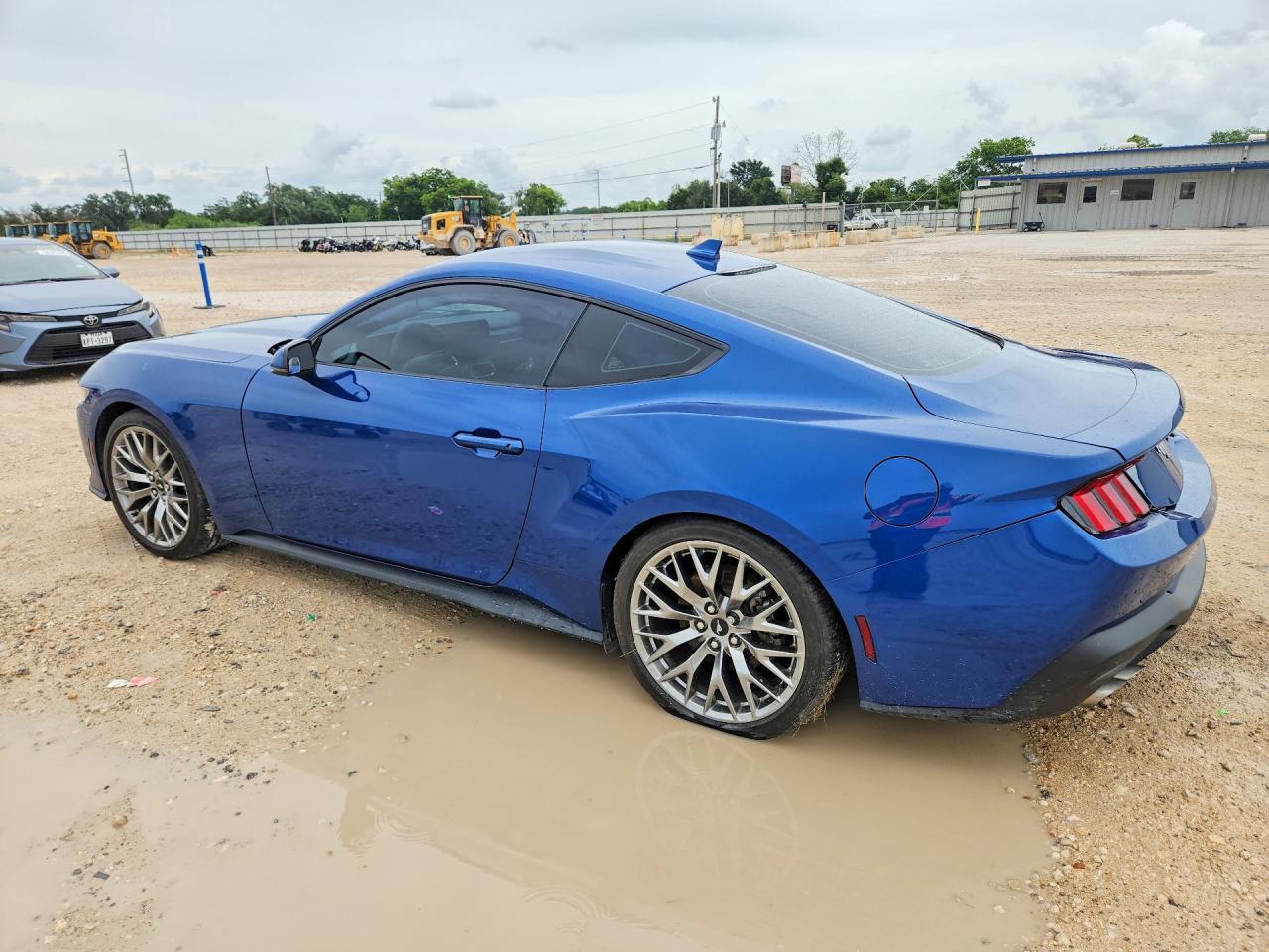 2024 Ford Mustang - zdjęcie 2