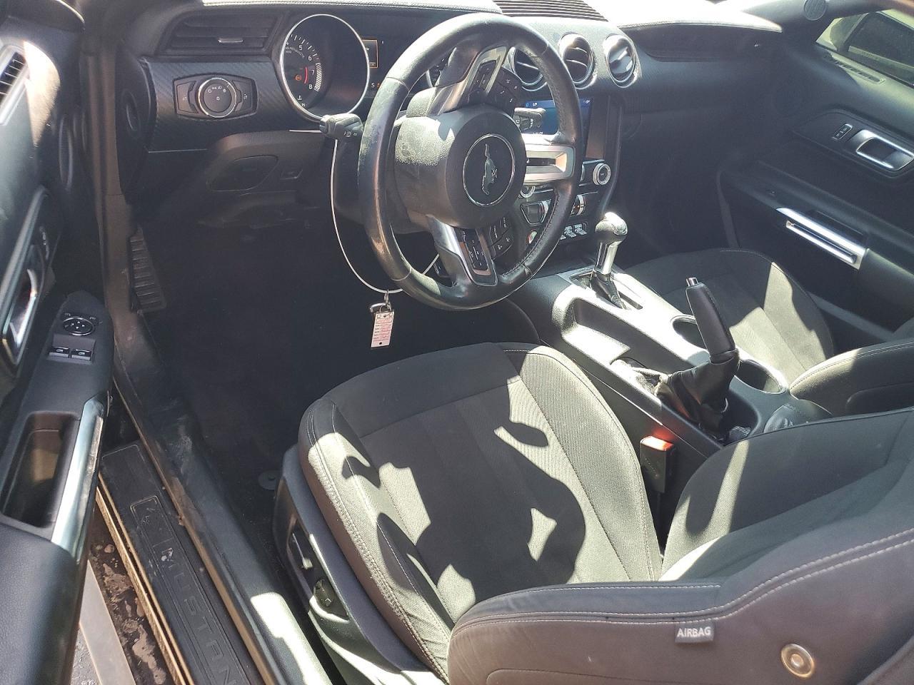 2021 Ford Mustang - zdjęcie 8