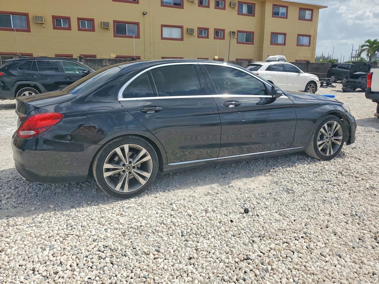 2018 Mercedes-Benz C 300 - zdjęcie 3