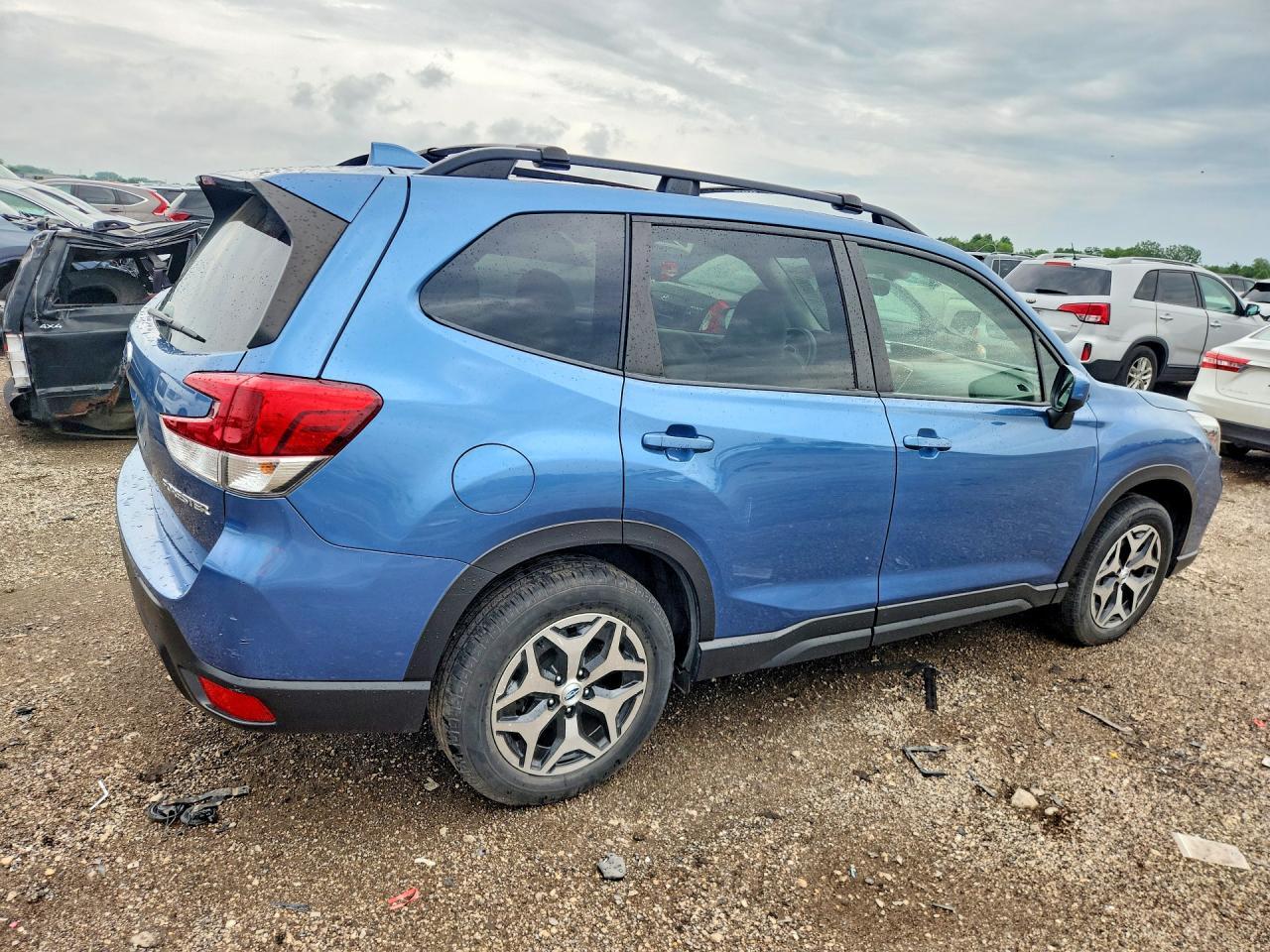 2020 Subaru Forester Premium - zdjęcie 3