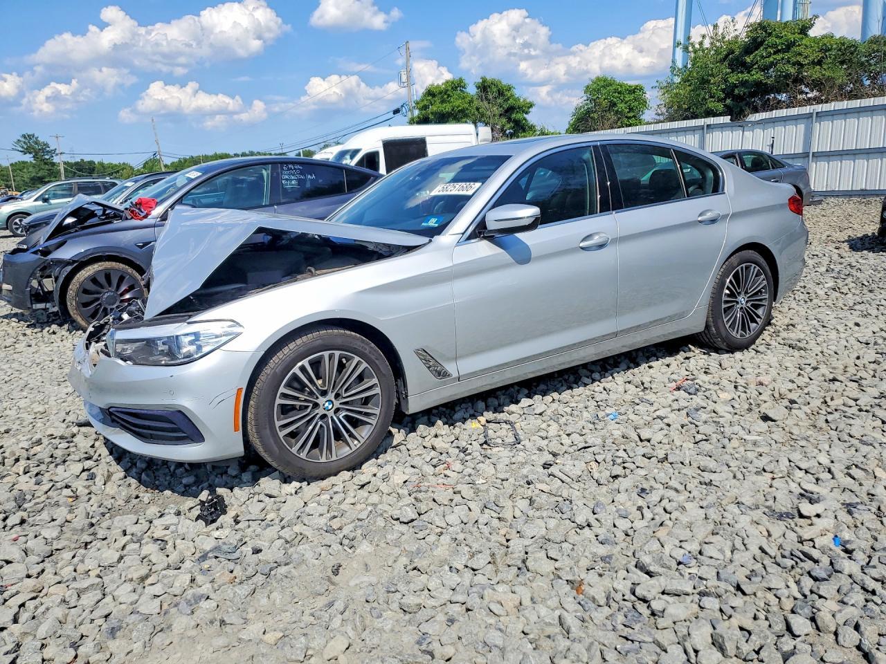 2019 BMW Seria 5 530i - zdjęcie główne