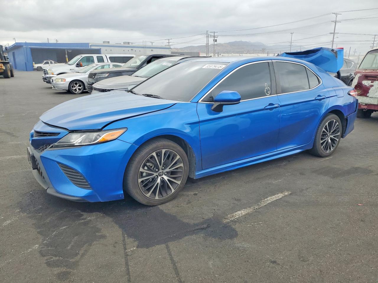 2020 Toyota Camry Se - zdjęcie główne