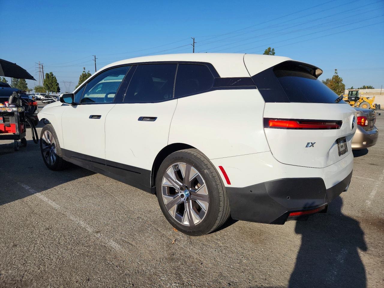 2025 BMW Ix xDrive50 - zdjęcie 2